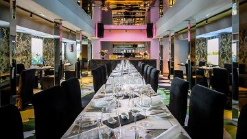 Blick zur Bar Eventbereich