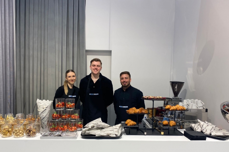Crew Messe Service Hostess Catering