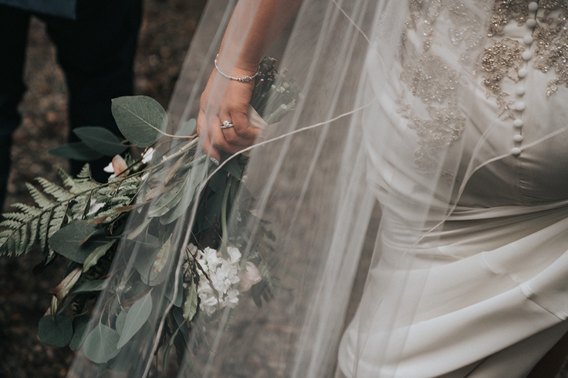 Das pefekte Kleid für Ihre Hochzeit das perfekte Essen von Elements Catering