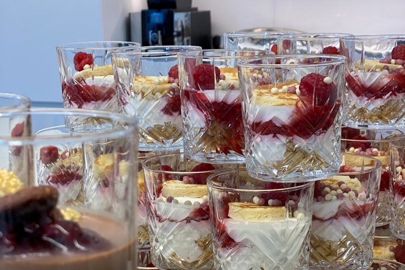 Dessert im Glas Eventcatering Rhein Main Milchschnitte Himbeere