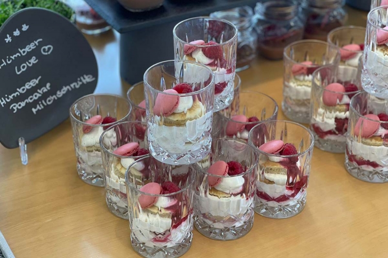 Dessert im Glas Macaron Milchschnitte