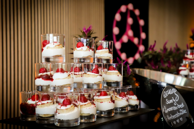 Elements catering himbeer buttermilch dessert mercedes driving event