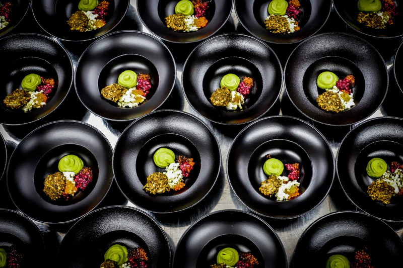 Elements catering jakobsmuscheln erbsenpuree felchenkaviar fine dining frankfurt