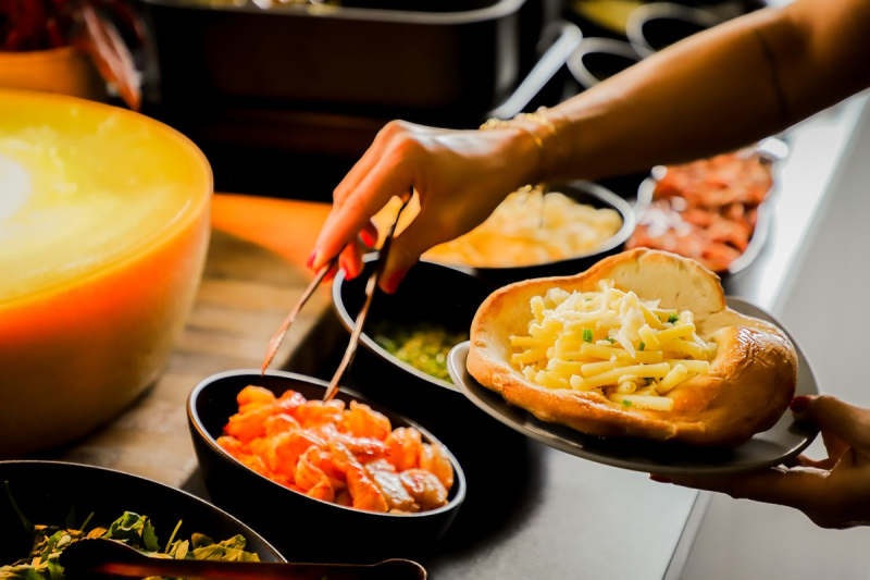 Elements catering pasta station mercedes driving event schluesselfeld