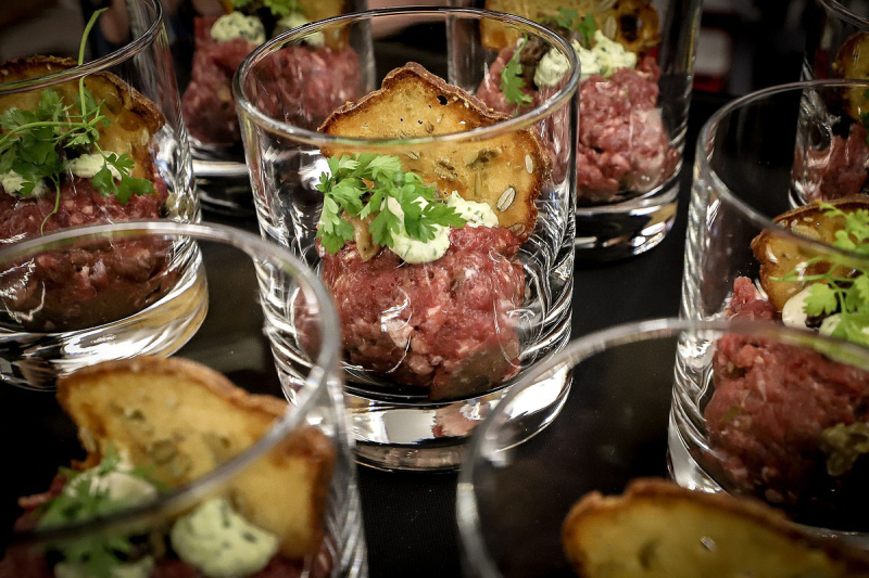 Elements catering steak tatar trueffelmayonnaise eventcatering frankfurt