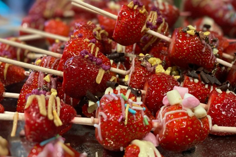 Erdbeeren Schokolade am Stiel Dessert Buffet
