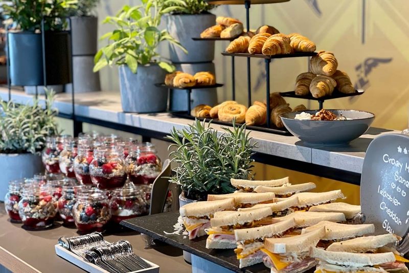 Frühstücksbuffet Sandwiches Croissants Catering am Nürburgring