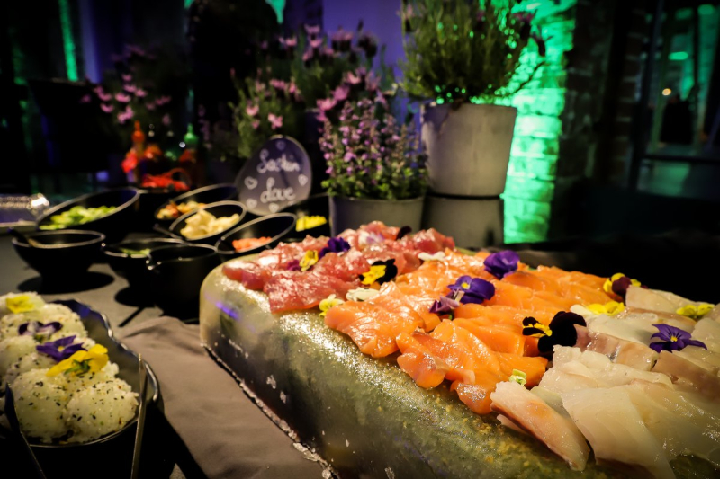 Sashimi station catering elements