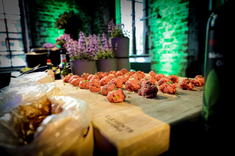 Tatar station live catering elements