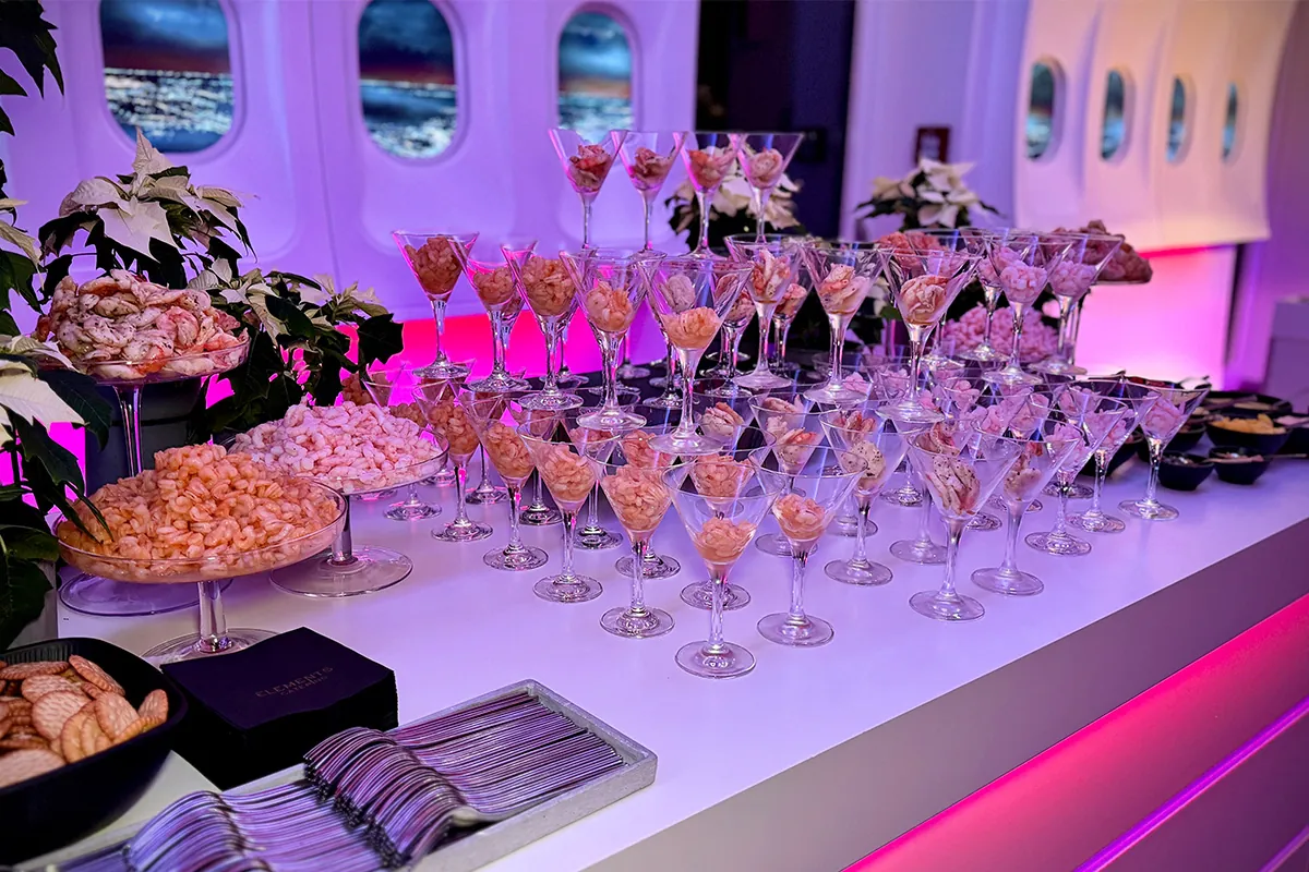 Shrimp-Bar mit Martini-Gläsern als Live-Station